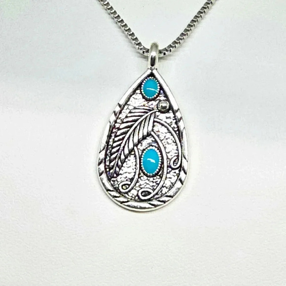 Unbranded Jewelry - NWOT Exquisite Faux Turquoise Feather Pendant Necklace
